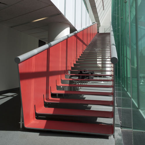 Escada reta - JUILLIARD STAIRS - A. Zahner - com degraus em metal / com estrutura metálica / para estabelecimento do setor terciário