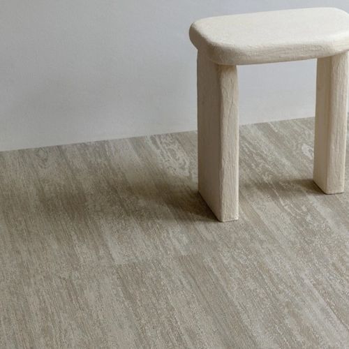 Revestimento de piso vinílico - SILVA MAPLE - 2TEC2 - de fibra de vidro / para ambiente interno / para sala de estar