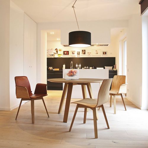 Mesa de jantar contemporânea - MAVERICK - KFF - em madeira maciça / em linóleo / redonda