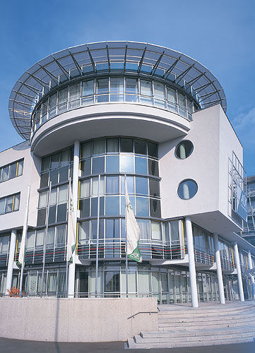 Fachada-cortina em painéis - HEAD OFFICE AOK, ASCHAFFENBURG - Schindler - em alumínio e vidro
