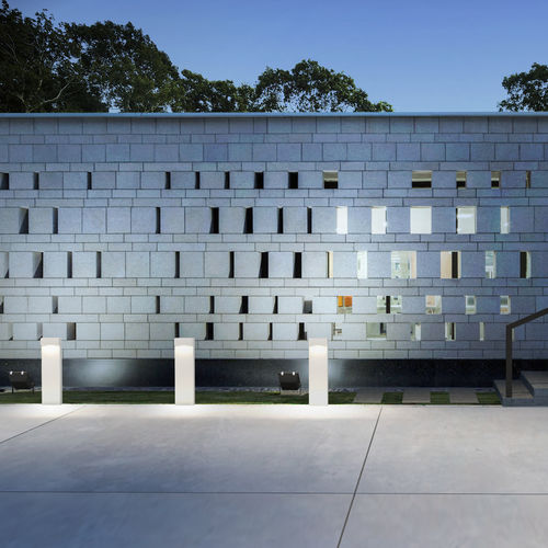 Poste balizador de iluminação para espaço público - ABACUS - LIGMAN Lighting Company Limited - contemporâneo / em aço inoxidável / em vidro fosco