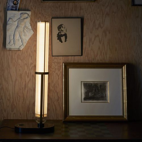Luminária de piso - FRECHIN - DCW éditions - em alumínio anodizado / contemporânea / Wire