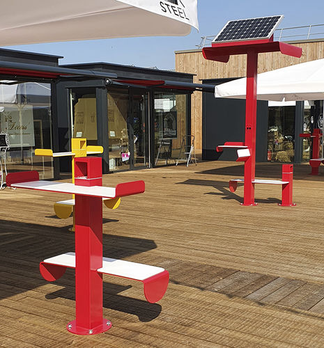 Conjunto de mesa e cadeiras contemporâneo - NOMAD - TF URBAN - para ambiente externo / em aço / em Superfície Sólida