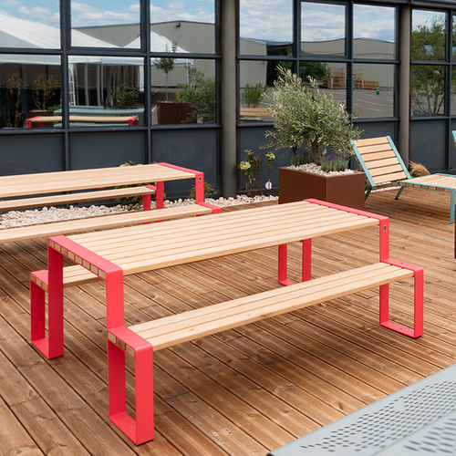 Mesa de piquenique contemporânea - FORÉZIEN - TF URBAN - em aço termolacado / em madeira maciça / com base em aço