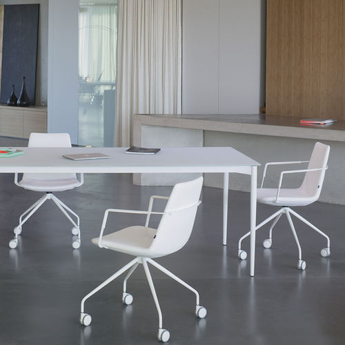 Cadeira de escritório contemporânea - RAFAEL - Ghekiere Industries - para ambiente interno / em tecido / em couro