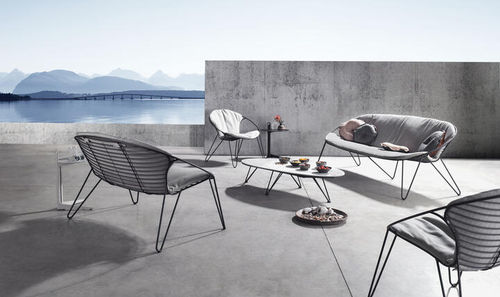 Sofá contemporâneo - WIRE - Ghekiere Industries - para ambiente externo / em tecido / com braços