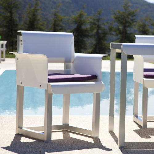 Cadeira contemporânea - WEST COAST - SACHI - Premium Outdoor Furniture - para ambiente externo / em alumínio / da linha residencial