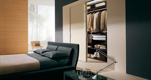 Guarda-roupa contemporâneo - SPAZIO CAB  - Homes - em madeira / com portas de correr