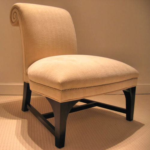 Poltrona baixa clássica - Milan  - Kingsgate Furniture ltd - em tecido / em couro / em madeira