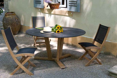 Mesa contemporânea - TEKURA - LES JARDINS - em teca / redonda / de jardim