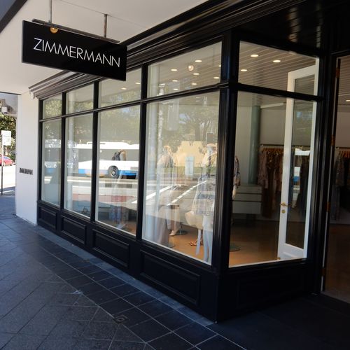 Fachada-cortina com sistema stick - ZIMMERMANN STORE - Accsys Technologies - em madeira / em vidro isolante / decorativa