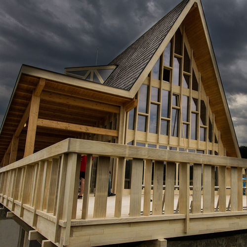 Guarda-corpo em madeira - LUXURIOUS ROMANIAN HOME - Accsys Technologies - com barras / para ambiente interno / para ambiente externo