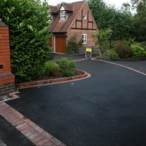 Revestimento de piso em asfalto - SUPERDRIVE® - Aggregate Industries - para ambiente externo / para o setor terciário / para estacionamento