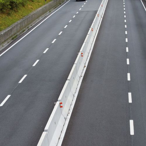 Defensa metálica em concreto - EBAWE Anlagentechnik GmbH  - para estrada / Jersey