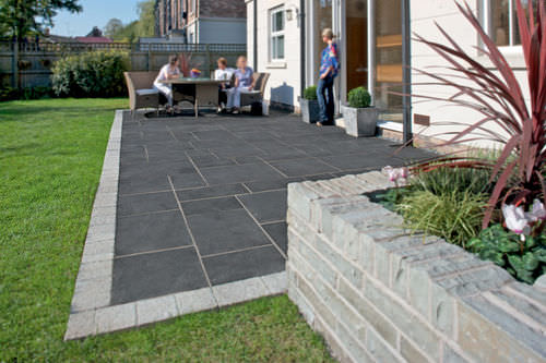Placas de revestimento em calcário - FAIRSTONE RIVEN - Marshalls plc  - com relevo / para ambiente externo / de jardim