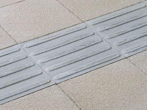 Linha-guia tátil - DIRECTIONAL - Marshalls plc 