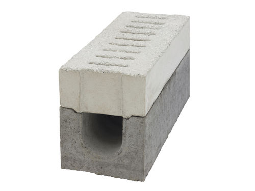 Calha de escoamento com grelha - Marshalls plc  - em concreto / para espaço público