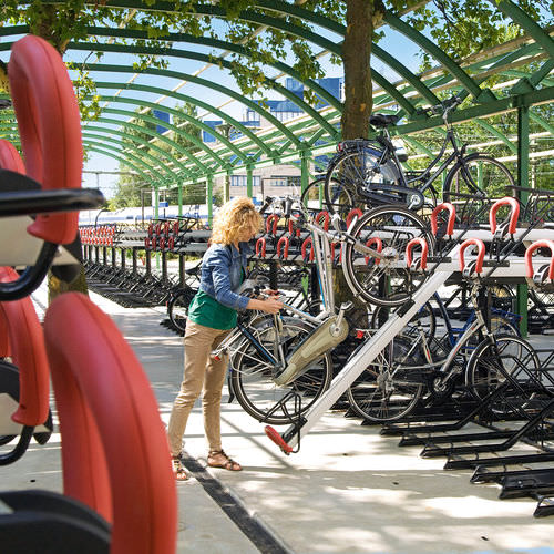 Bicicletário de parede - EASYLIFT+ - VelopA - para espaço público / em aço galvanizado / da linha comercial