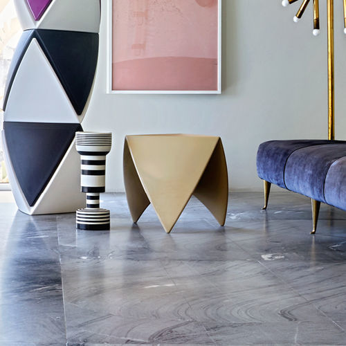 Mesa lateral contemporânea - MR. LEM - Myyour - em polietileno / com base em polietileno / triangular