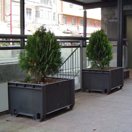 Floreira em aço inoxidável - SIMPLE - Urbes 21 - em ferro fundido / de fibra de vidro / quadrada