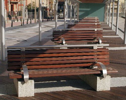Banco para espaço público contemporâneo - BEN - Urbes 21 - em madeira / em aço inoxidável / em granito