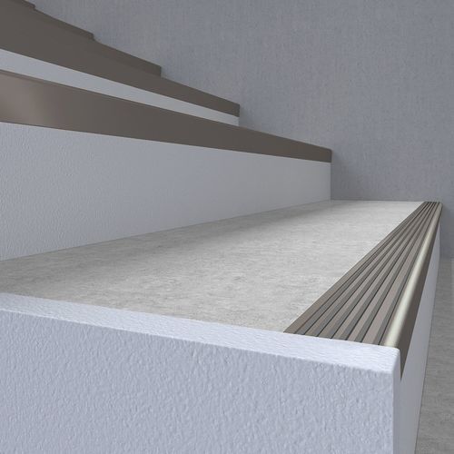 Testeira de degrau em PVC - TKNG 3,5 40 - DÖLLKEN Profiles GmbH - com perfil iluminado a LED / antiderrapante