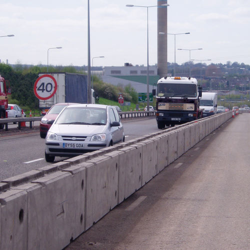 Defensa metálica em concreto - TVCB - ZAUN FENCING  - para estrada
