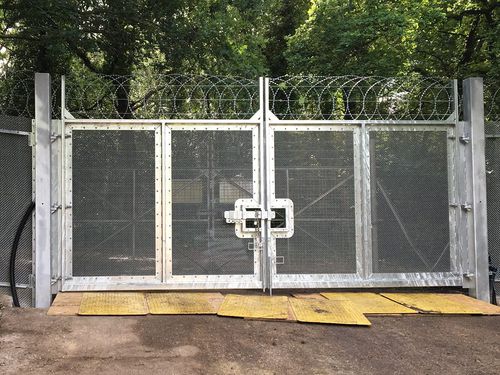 Portão de abrir - ArmaWeave  - ZAUN FENCING  - em aço / em tela metálica / motorizado