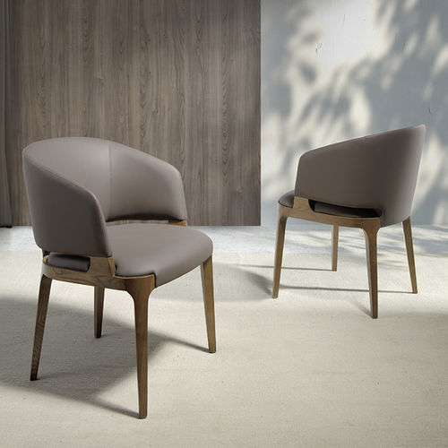 Cadeira de sala de jantar contemporânea - 4108 - Angel Cerdá - para ambiente interno / em couro / com base em madeira de freixo
