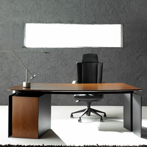 Mesa executiva - MATER - FAMO - de piso / individual / contemporânea