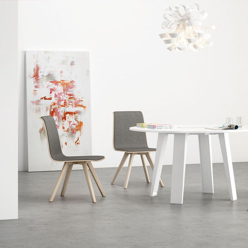 Cadeira para interlocutor contemporânea - LAIDA - FAMO - para ambiente interno / em tecido / com base metálica