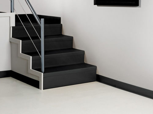 Revestimento de degrau vinílico - FLEXCO® - Flexco Corporation