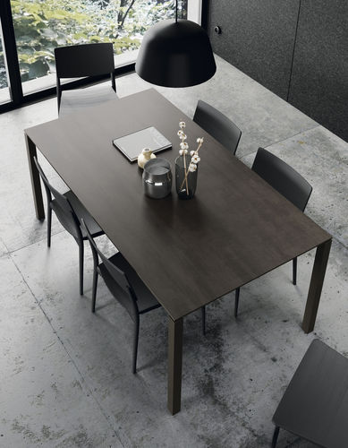 Mesa de jantar contemporânea - TOP 001 - VIVE - MUEBLES VERGE S.L. - em cerâmica / com base metálica laqueada / retangular