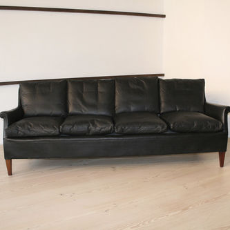 Sofá de design escandinavo - 1940-49 - paere dansk - em couro / preto / com base em mogno
