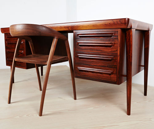 Mesa secretária de design escandinavo - 1960-69 - paere dansk - em madeira / com compartimento de arrumação / com 4 pés