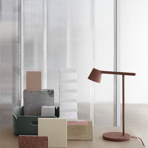 Luminária de mesa - TIP - Muuto - em alumínio extrudado / contemporânea / Wire