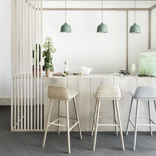 Cadeira alta contemporânea - NERD - Muuto - para ambiente interno / em carvalho / em madeira de freixo