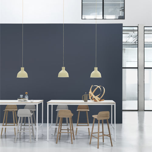 Mesa alta de design escandinavo - BASE - Muuto - em madeira / com base metálica / retangular