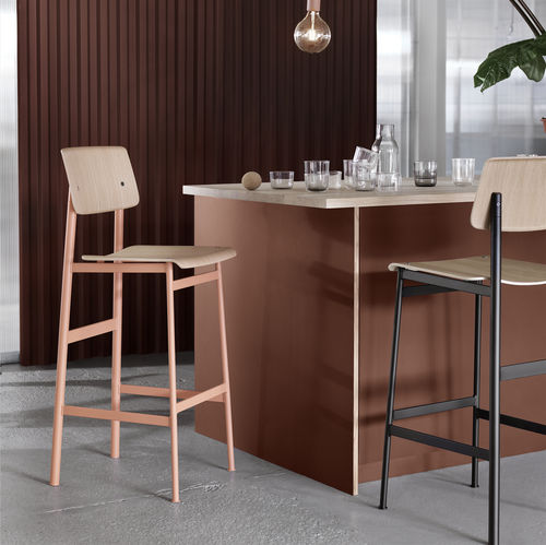 Banqueta alta de design escandinavo - LOFT - Muuto - em aço revestido a pó / com base em madeira / com 4 pés