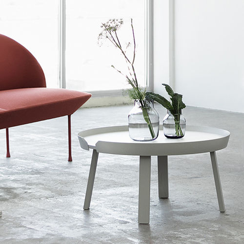 Mesa de centro de design escandinavo - AROUND - Muuto - em madeira laqueada / em compensado / com base em MDF