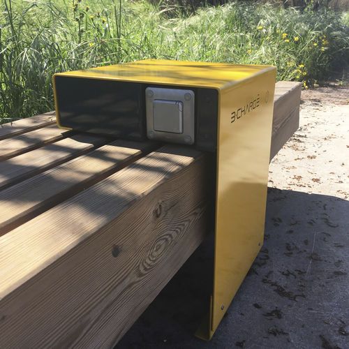 Estação de recarga USB - UNIT - FREPAT URBAN EQUIPMENT - para espaços públicos / com banco integrado