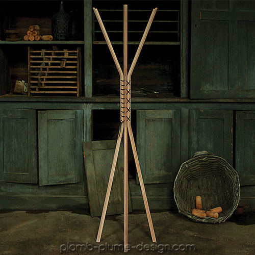 Cabideiro de piso - CANCAN - Wewood - Portuguese Joinery - contemporâneo / em carvalho / em nogueira