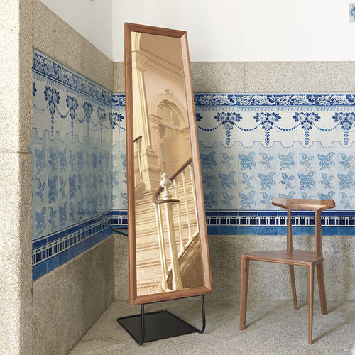 Espelho de piso - HIDE & SEEK - Wewood - Portuguese Joinery - contemporâneo / retangular / em madeira maciça