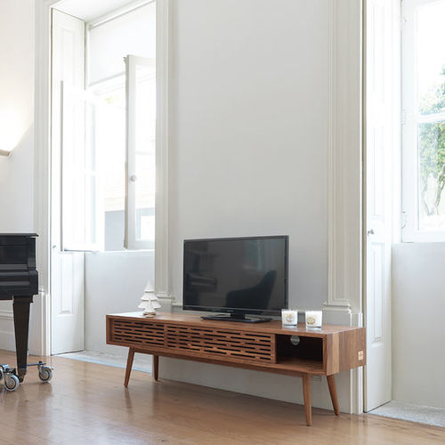 Rack de TV contemporâneo - RADIO  - Wewood - Portuguese Joinery - baixo / em carvalho / em nogueira