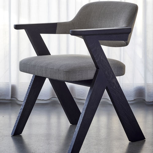 Cadeira design - YAN  - more - para ambiente interno / em couro / em madeira maciça