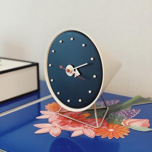 Relógio contemporâneo - CONE  - vitra - de mesa / analógico / em nogueira