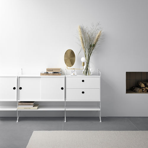 Cômoda com pés altos - STRING FURNITURE - contemporânea / em MDF laqueado / retangular