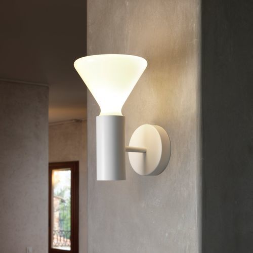 Arandela contemporânea - pin W160 - Andcosta - para ambiente interno / em vidro soprado / em alumínio laqueado