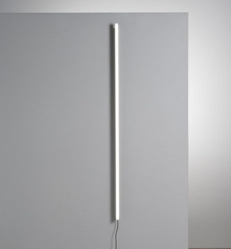 Arandela contemporânea - ritmo W1800 - Andcosta - para ambiente interno / em alumínio / em policarbonato