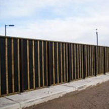 Parede antirruído com painéis modulares - Quietstone UK Ltd - em vidro / metálica / para rodovia
